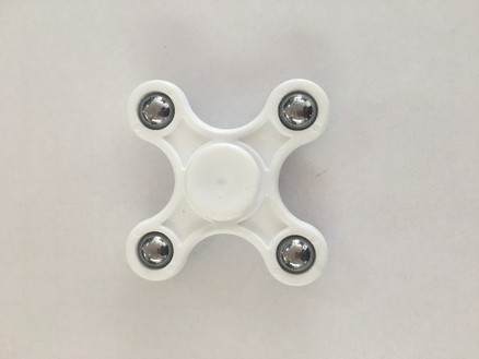Fidget Spinner med sølvkugler - Hvid 4 arme - dag til dag levering