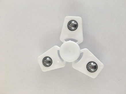 Fidget Spinner Hvid med sølvkugler - 3 arme - Dag til dag levering
